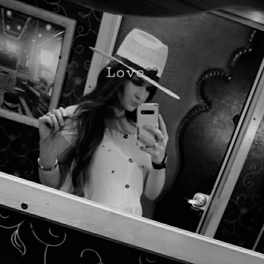 Meet your Posher, Hailie